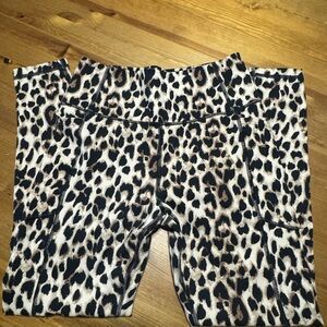 Victoria's Secret Cheetah Leggings Sleek Design